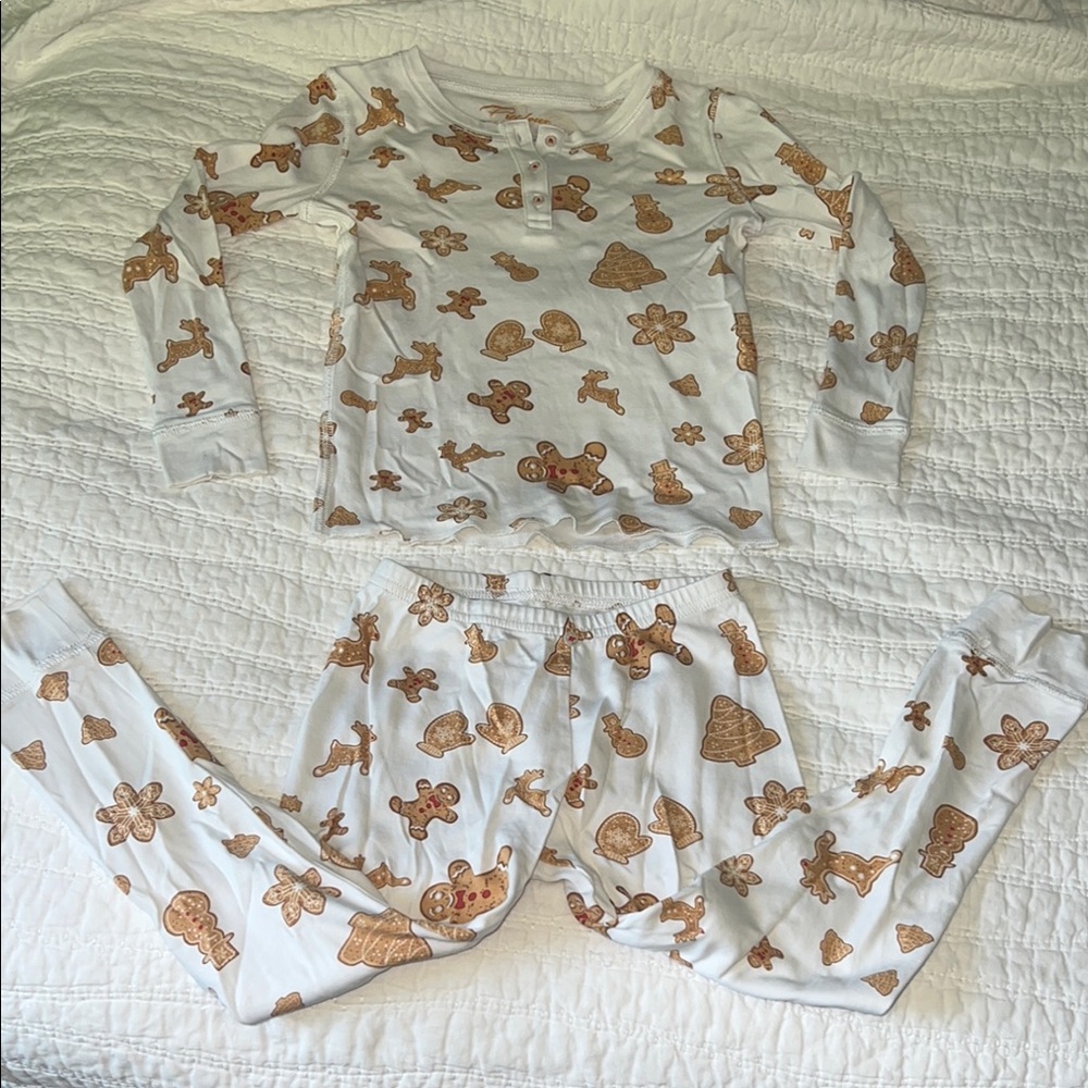 Petidoux winter/holiday pajama set for little kid